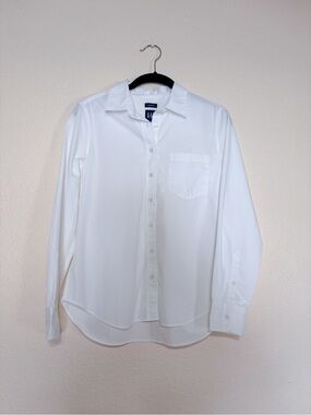 GAP Petite Cropped Classic White Button-Down Shirt